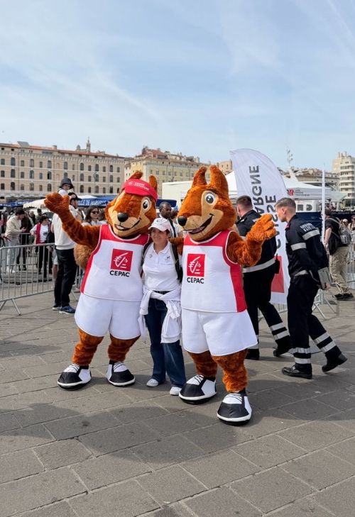 mascottes ecureuil caisse d epargne cepac marseille vieux port bateau belem